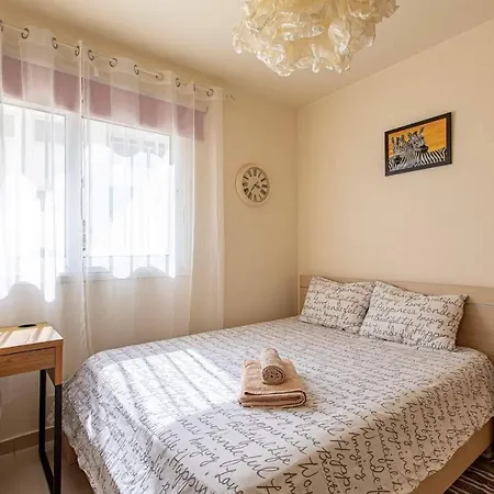 Lovely Bedroom In Shared