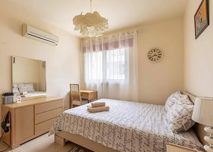 Appartamento Lovely Bedroom In Shared