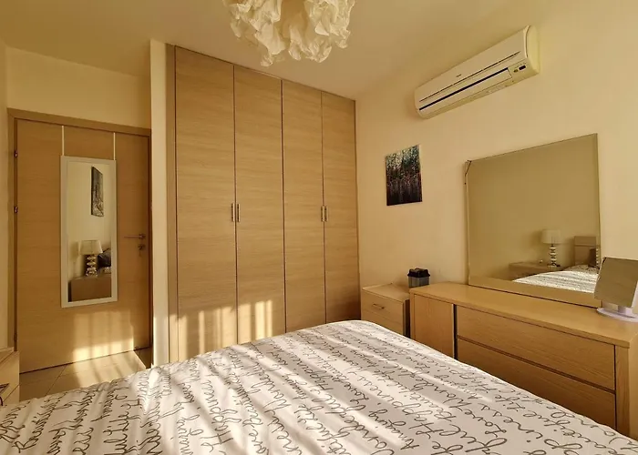 Lovely Bedroom In Shared *