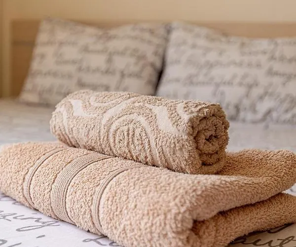 Lovely Bedroom In Shared *