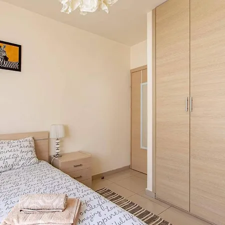 Daire Lovely Bedroom In Shared Voroklini