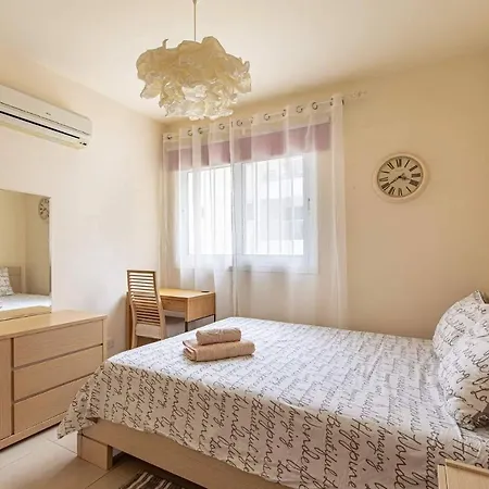 Апартаменты Lovely Bedroom In Shared