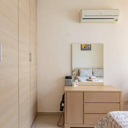 Апартаменты Lovely Bedroom In Shared *