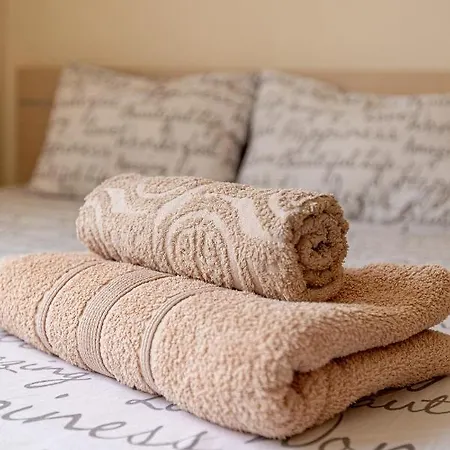 Lovely Bedroom In Shared *