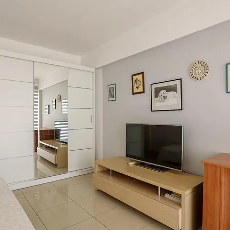 Lovely Bedroom In Shared Voroklini