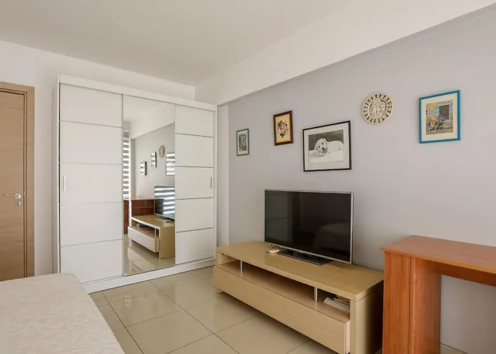 Lovely Bedroom In Shared Voroklini